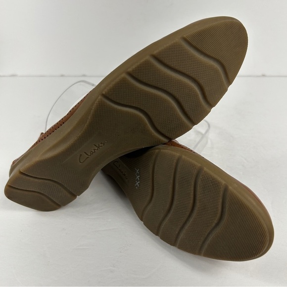 ❤️ Clarks Tan Perforated Loafers - Picture 7 of 9